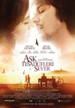 Смотреть онлайн фильм Любовь любит случайности / Ask Tesadüfleri Sever (2011)-Добавлено HDRip качество  Бесплатно в хорошем качестве